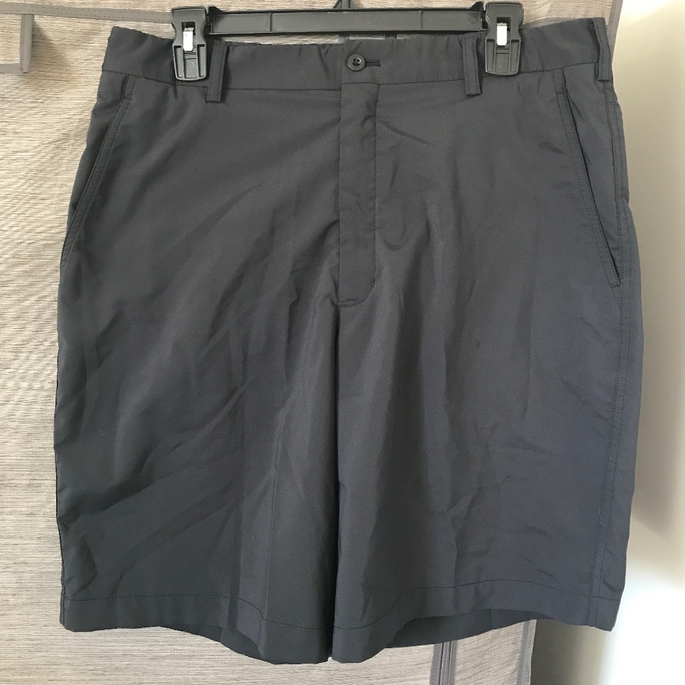 Nike Golf men's black flat front shorts sz 34 Med